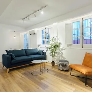 Apartment Decorated And Renovated- 2bd 2bth- Center