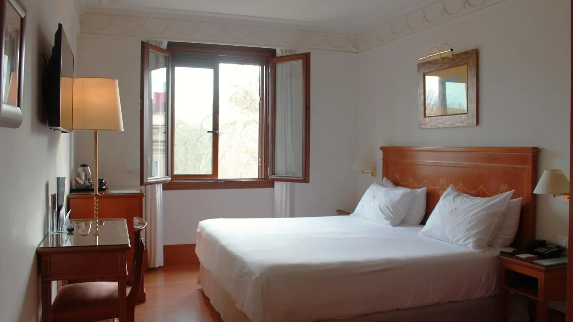 Hotel Inglaterra Seville 4*,
